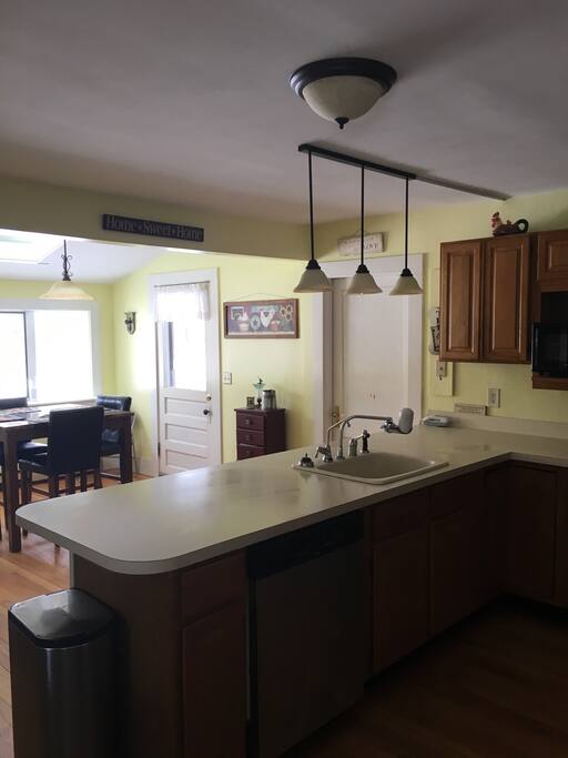 Eat-In Kitchen