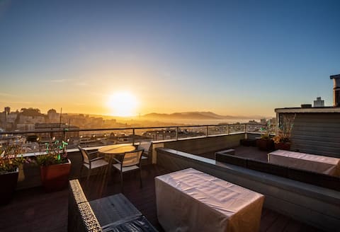 Successful Airbnb property: Condo in Nob Hill/ view of the Golden Gate Bridge in Nob Hill