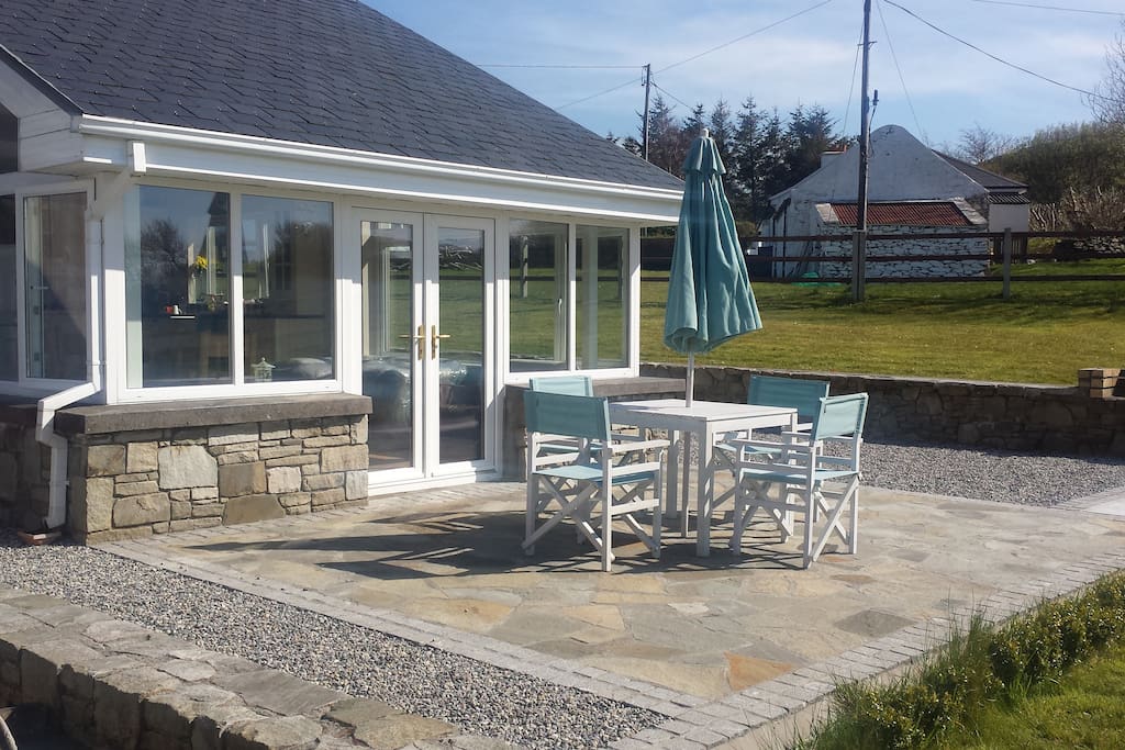 Patio area with built in barbecue