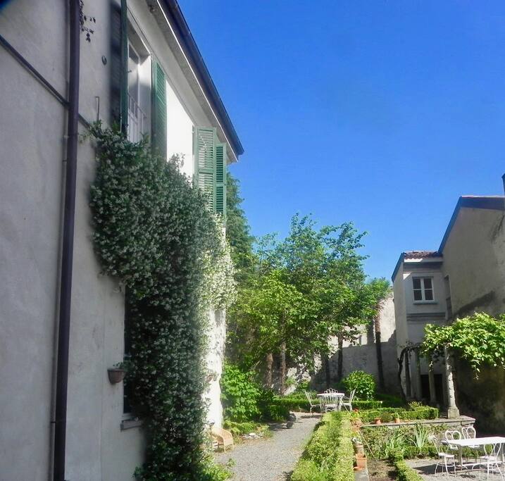 The house and the garden