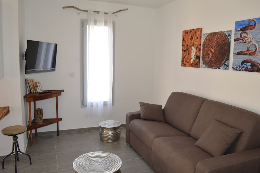 Salon TV et canapé lit couchage 140 matelas 14 cm