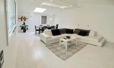 Lyon Est townhouse with 180m2 hot tub