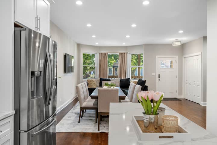 Gorgeous 5 Bdr/ 4ba In Logan Square W/parking! - シカゴ