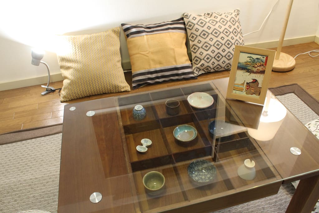 Nice living area table with Japanese deco