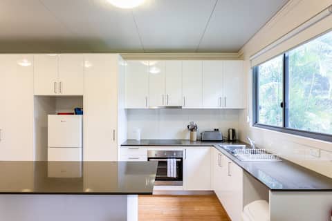 Avalon Comfortable Garden Apartment