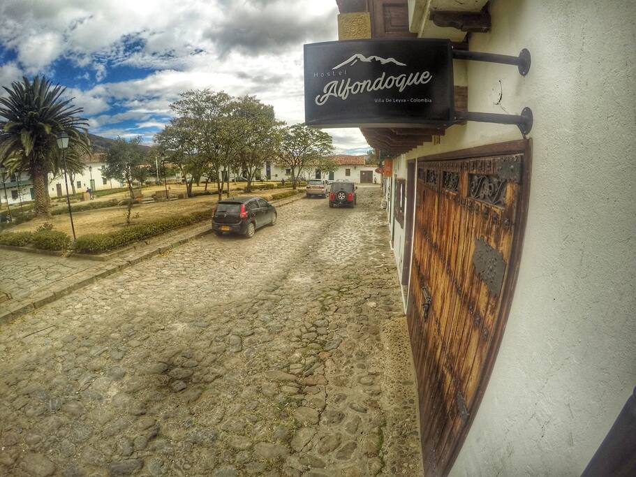 Nombre del hostel. Alfondoque Hostel.