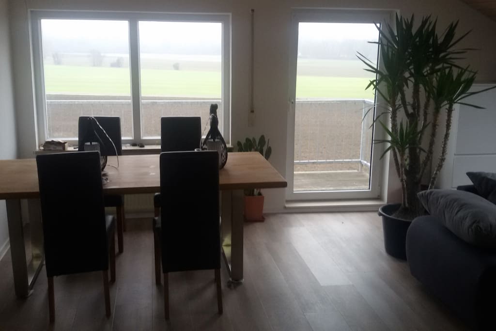 Eßecke im Wohnzimmer - Dining place/Living Room - Place de comer