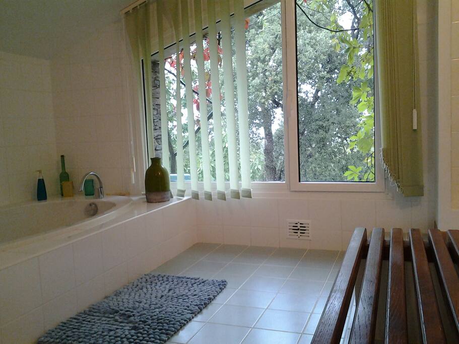 La salle de bain calcinaja