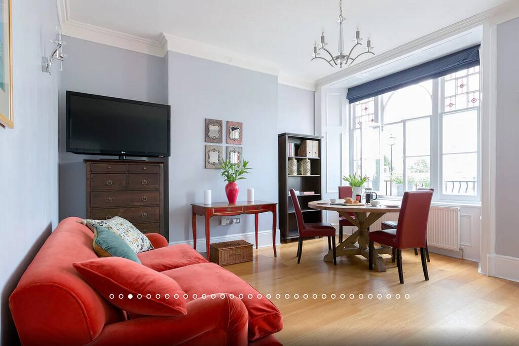 Living room - as featured on the "Plum Guide"