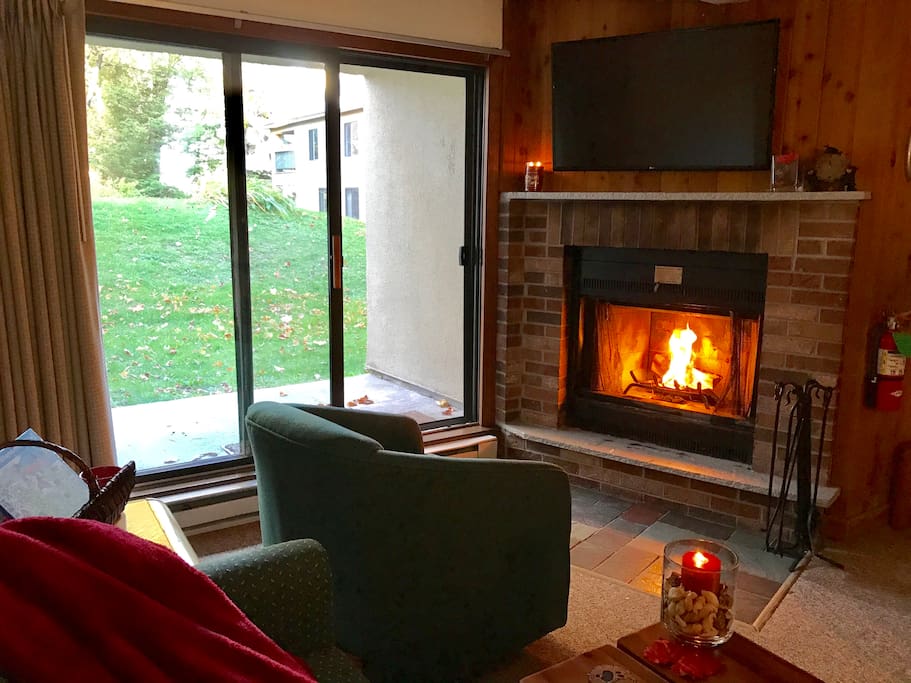 Wood Burning fire place | Full Cable TV | Free Wifi | Easiest Walk out unit