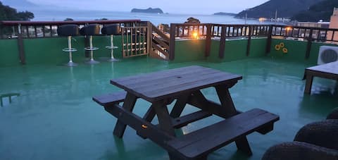# Namhae Sea View Restaurant/German Village Tea 2 minutes/4-person bed separate type room/2nd floor