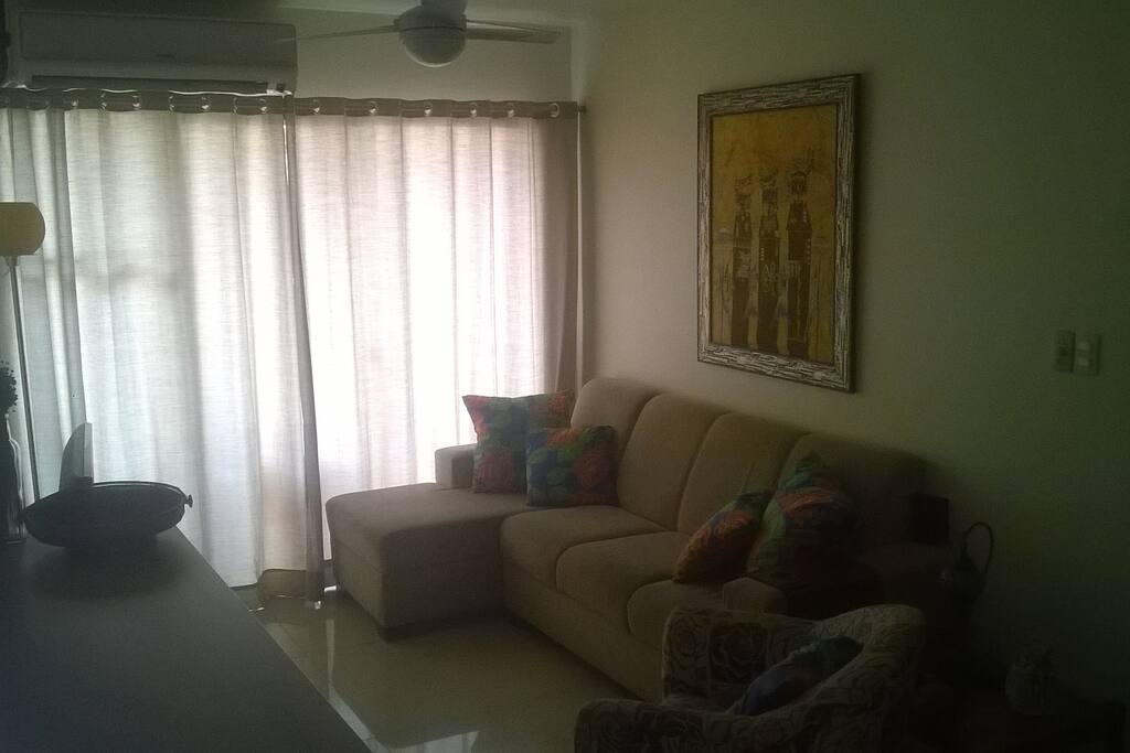 Sala de estar/tv e acesso a varanda