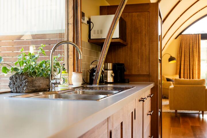 Relax in luxury at our magical Nissen Hut gallery image 4