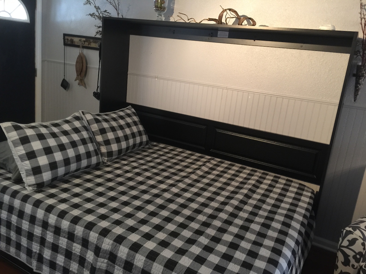 Abilene Lake Cabin, Excellent Reviews!On the water Cabins for Rent in