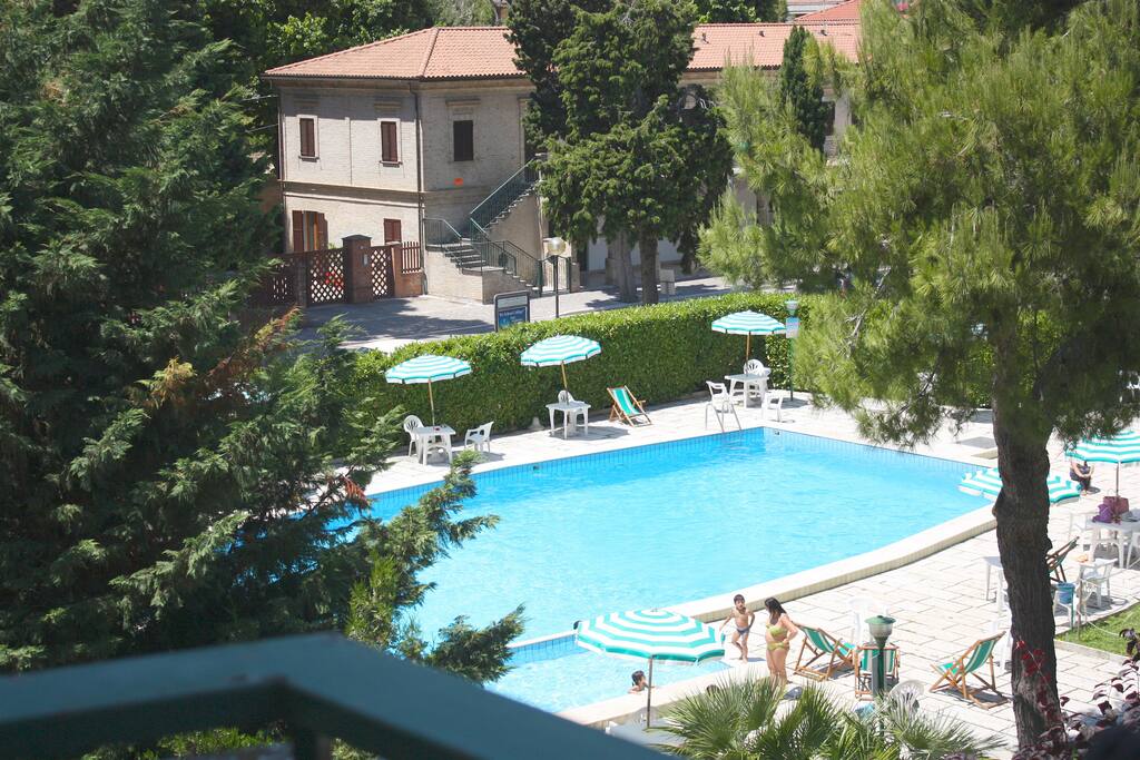 Piscina adulti e piscina bambini