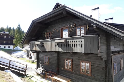 Leistungsstarkes Airbnb: Wonderful mountain hut experience in Nassfeld in Hermagor Pressegger See