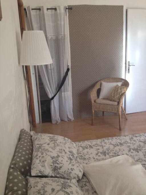 une grande chambre de 25 m2