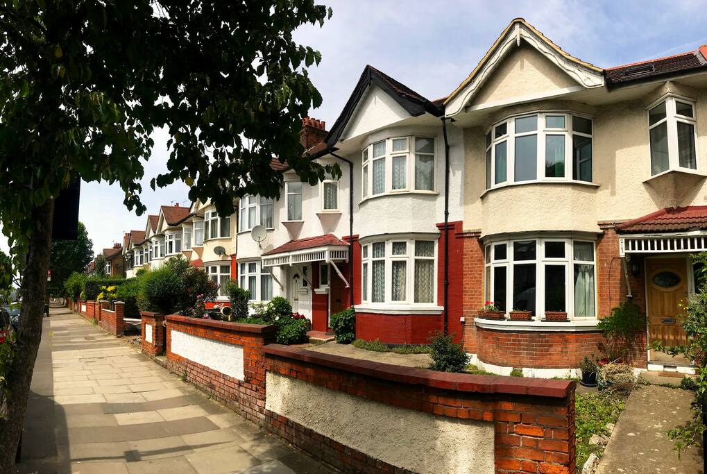 3 minutes walk from Piccadilly line tube station