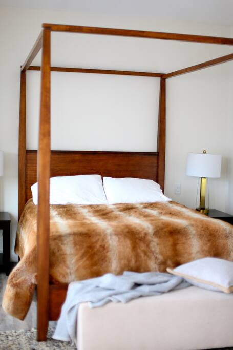 Queen four poster bed