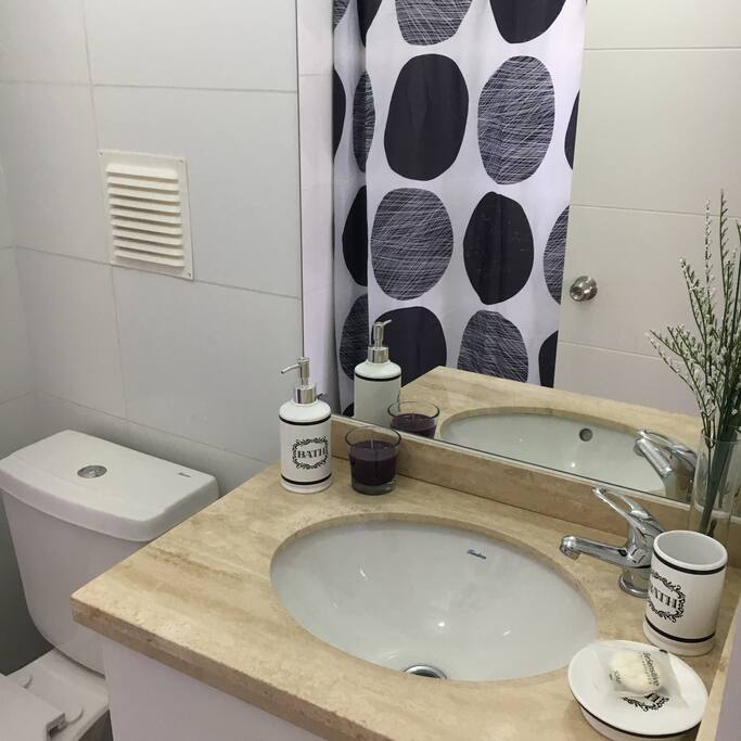 Baño privado en dormitorio principal