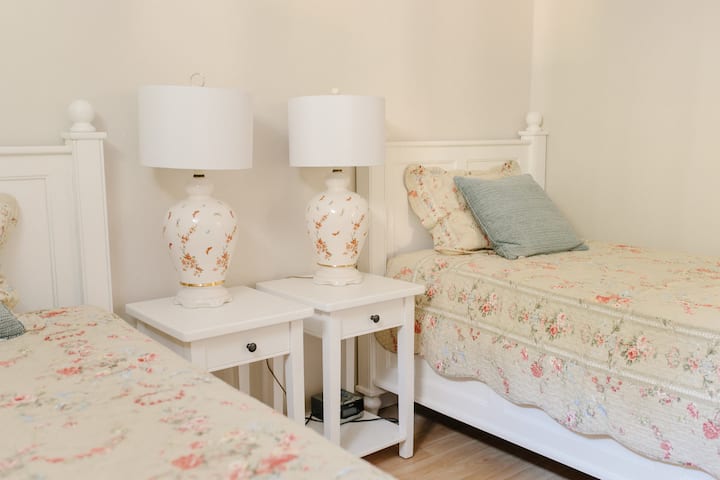 Dolná izba s 2 oddelenými posteľami