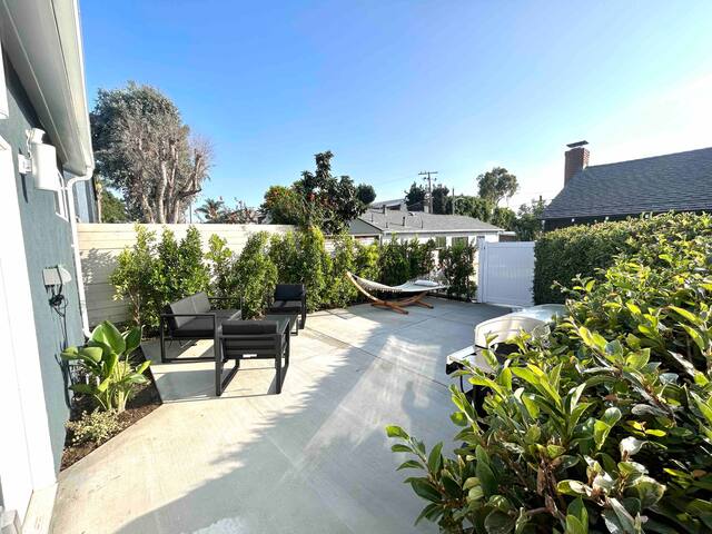 Gorgeous 5 bedroom house! gallery image 2