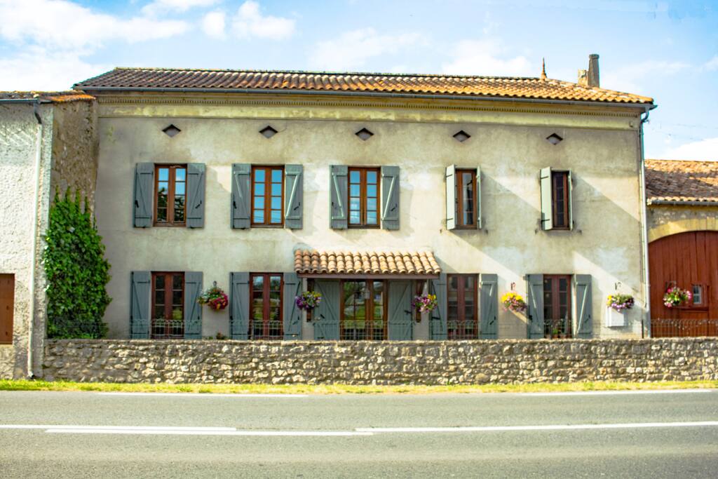 FRONT OF LE GRAND CHEMIN