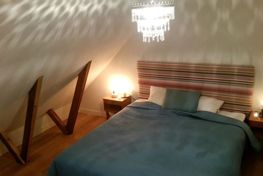 Three main bedrooms upstairs, all with 180cm queen size beds. (Sheets and beddings available).