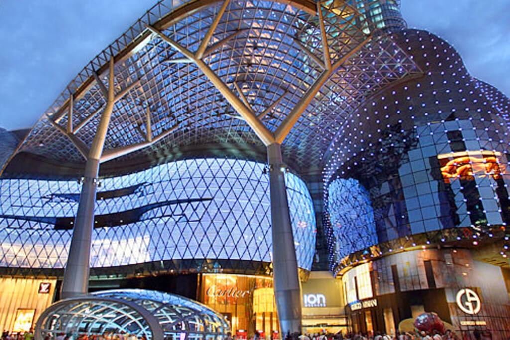2 minutes walking distance to orchard road