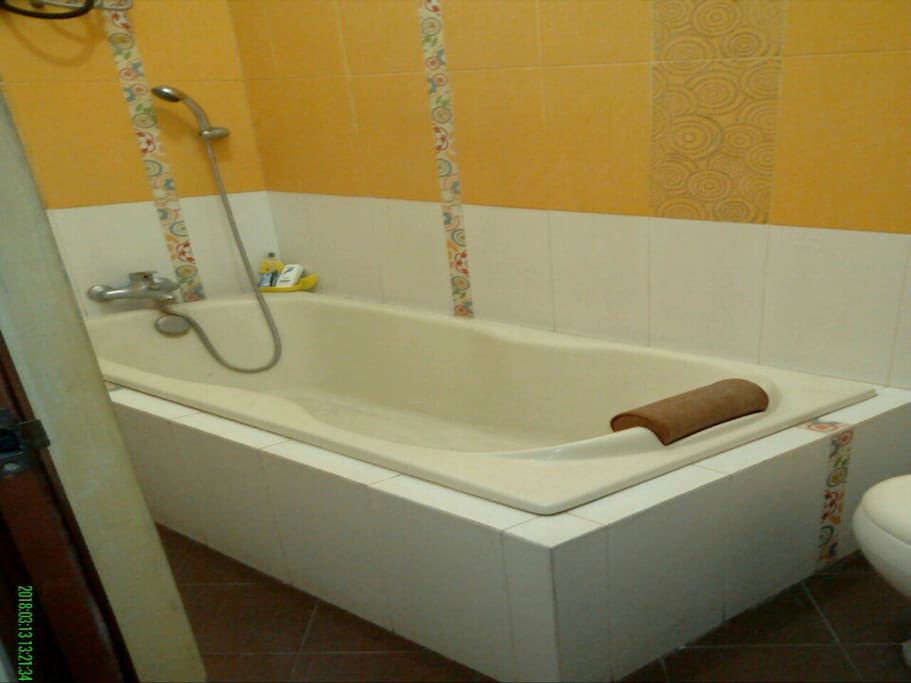 bathroom with bathtub