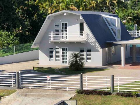 Chalet ParadiseVacation Home/Wifi/TV with 2000 Ch.