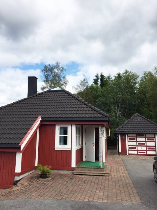 Inngang og garasje