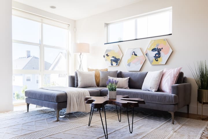 3BR Urban Oasis w/ Deck & Near Space Needle