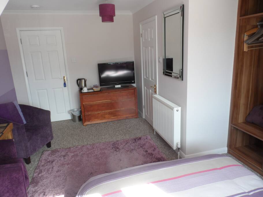 En-suite and open front wardbrobe