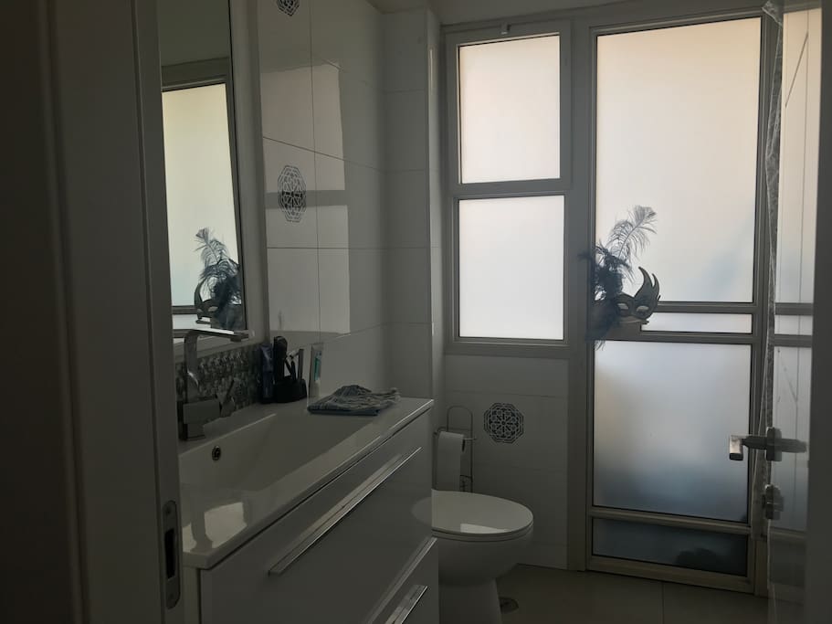 Full Bathroom with toilet and bathtub/shower