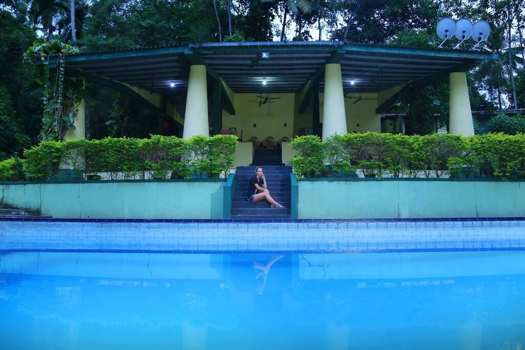 Restaurant Pool Side