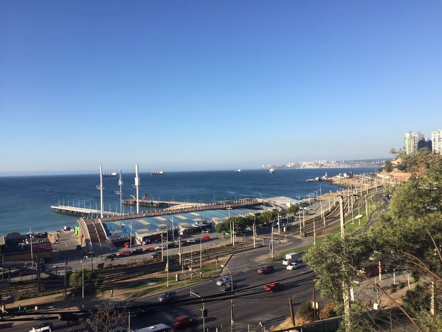Vista a la bahía de Valparaíso y Viña del Mar