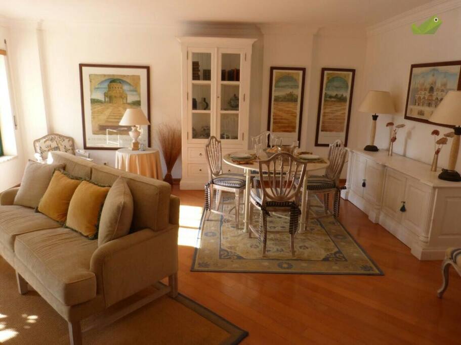 Spacious living + dining room