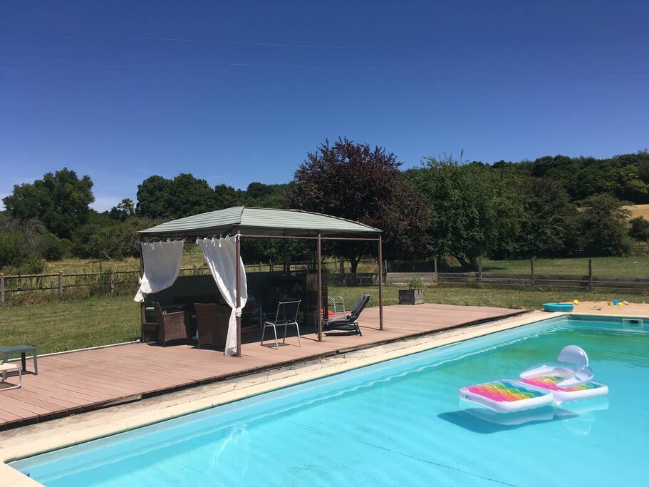 Piscine 7x14m, pergola et salon de jardin