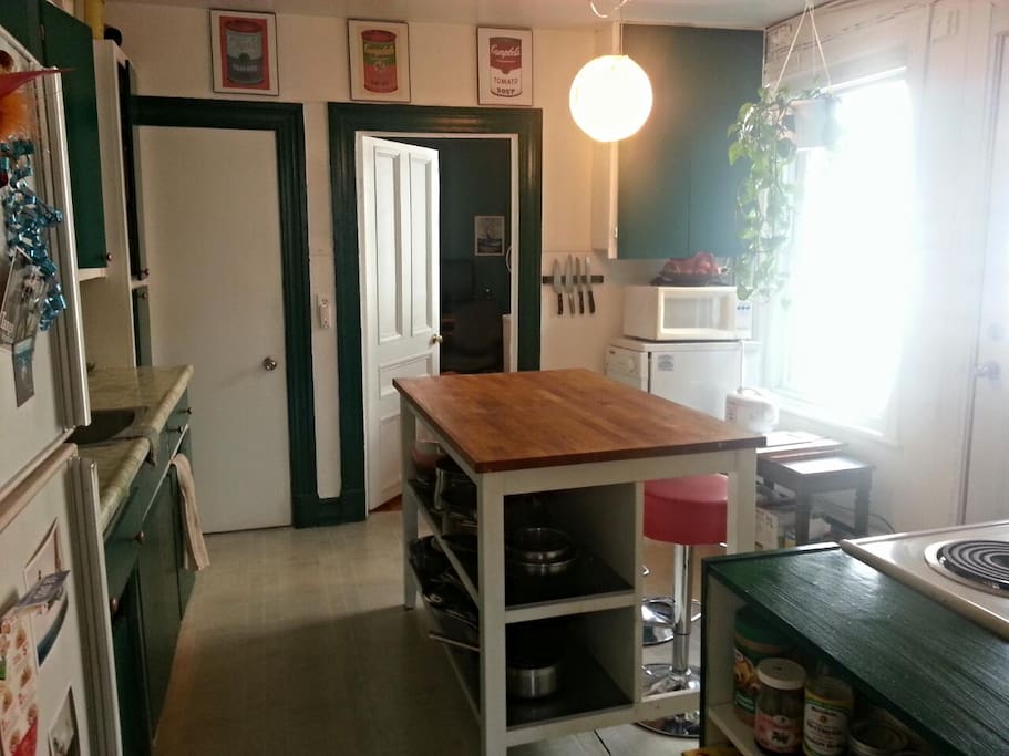 Kitchen, with a dishwasher.