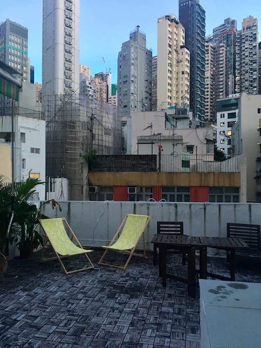 Private rooftop with sun chairs and BBQ