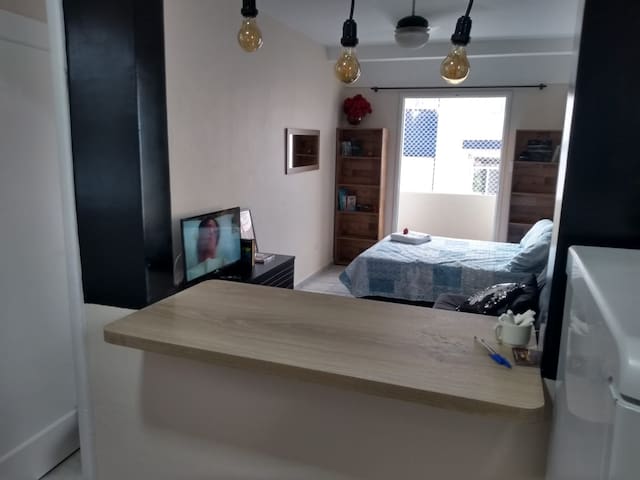 APTO STUDIO em São Vicente a 2 quadras da praia