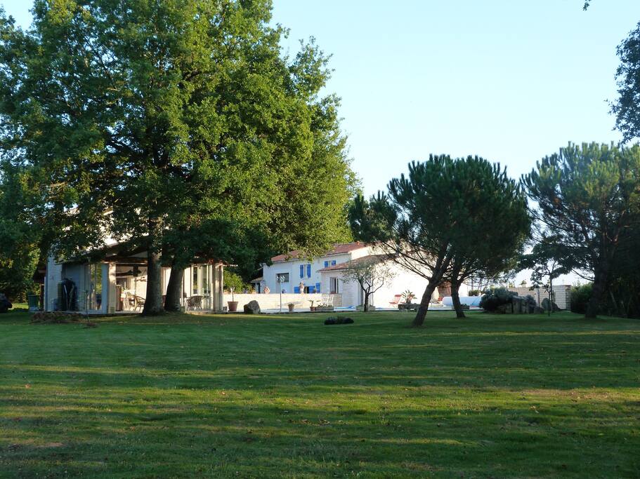 Parc de 6000m² arboré de chênes centenaires