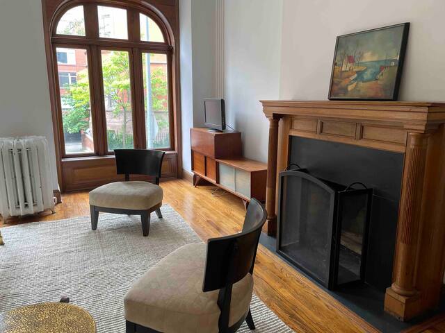 5 Bdrm 2 bath TH triplex w garden gallery image 2