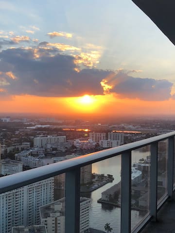 Life Resort. Oceanfront 2 bedroom/2 bath