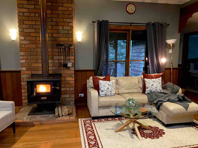 Tranquil 4 bed 2 bath Cottage + fire place gallery image 5