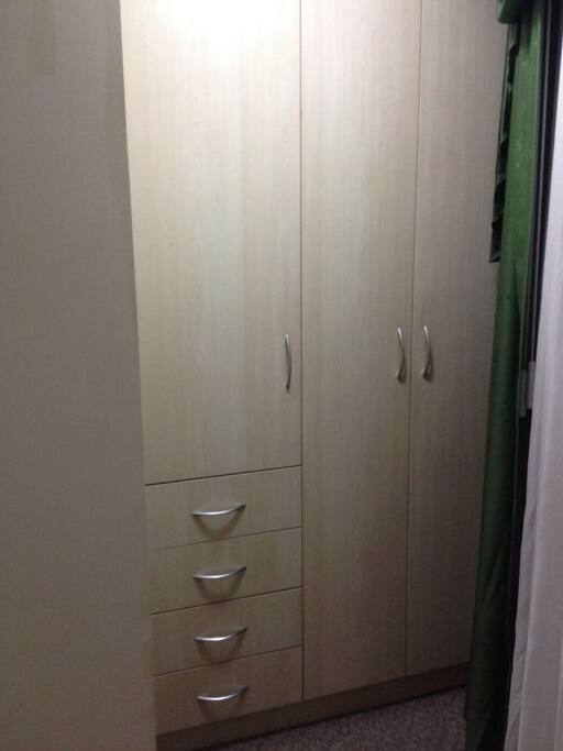 Amplios closets del dormitorio A