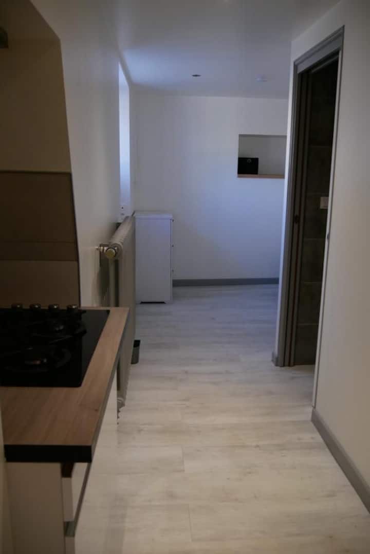 Studio Indépendant Au Cœur D Un Village - Challes-les-Eaux