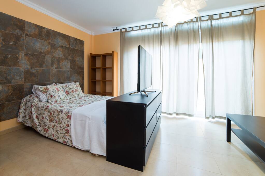 CAMA COMPARTIDA CON SALON