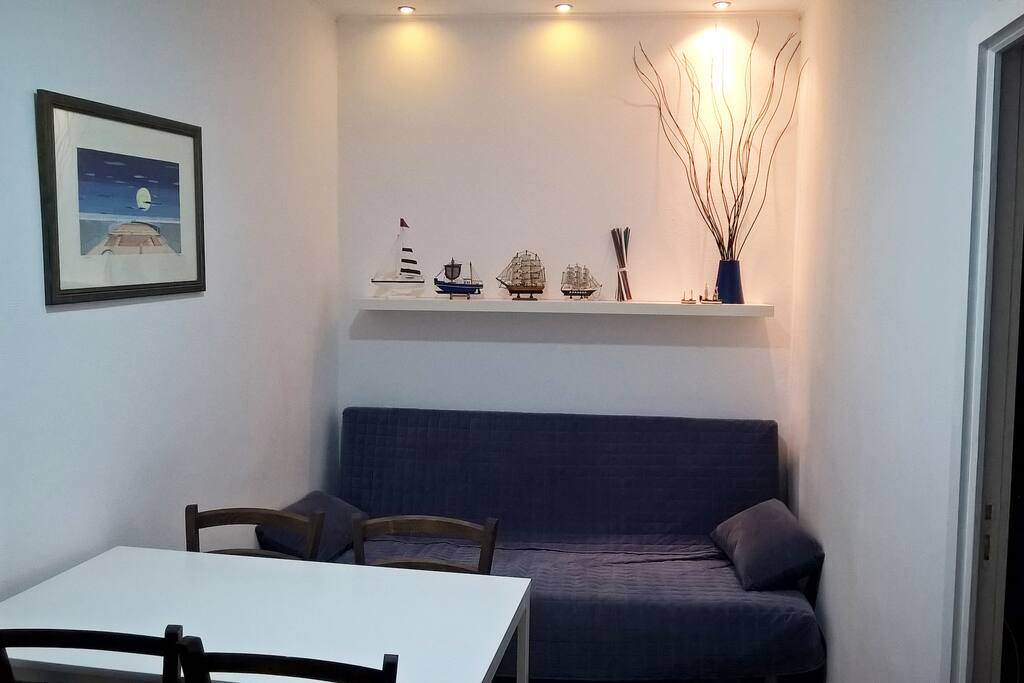 Zona pranzo con divano letto